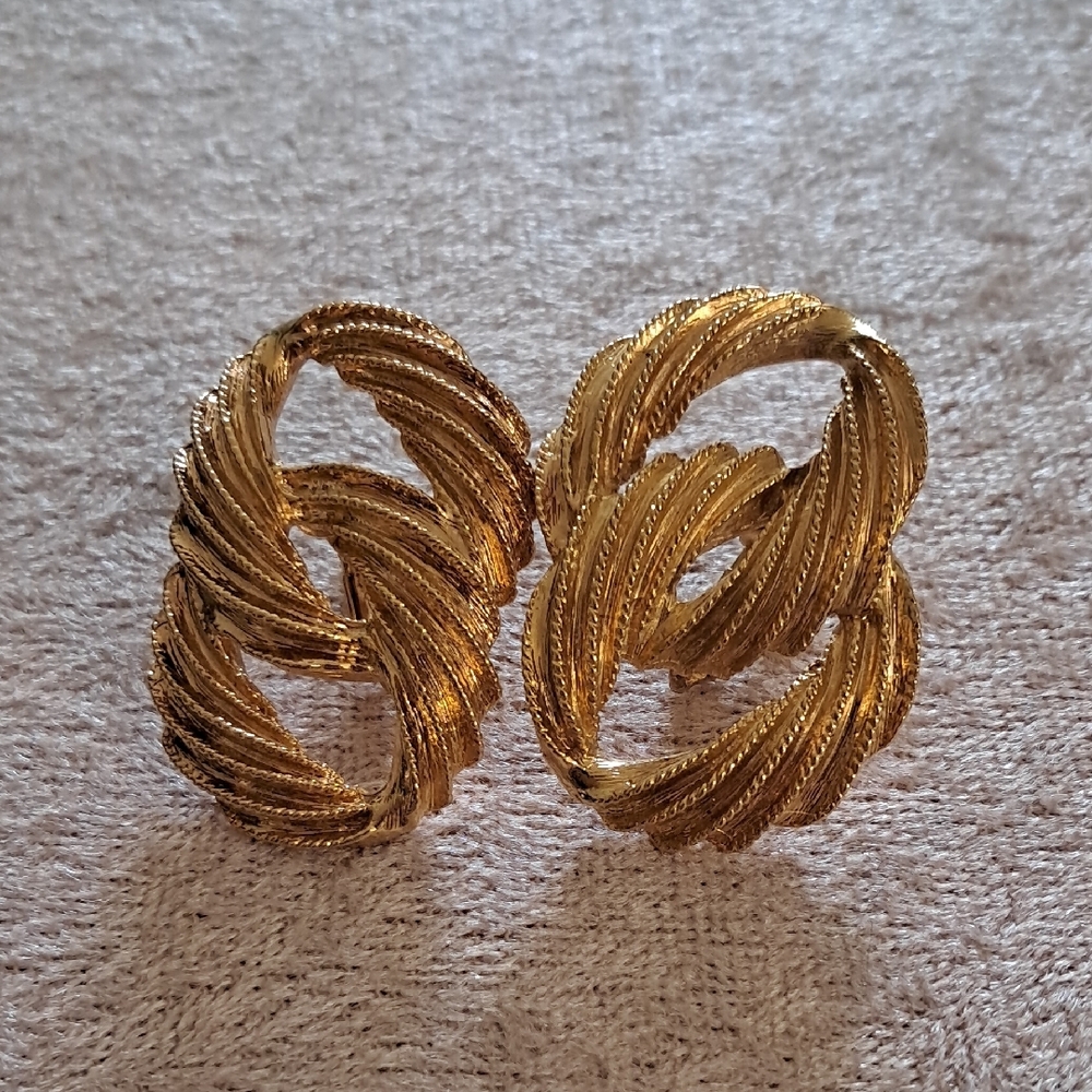 Vintage Estate Napier Screw Clip On Gold Tone Earrings